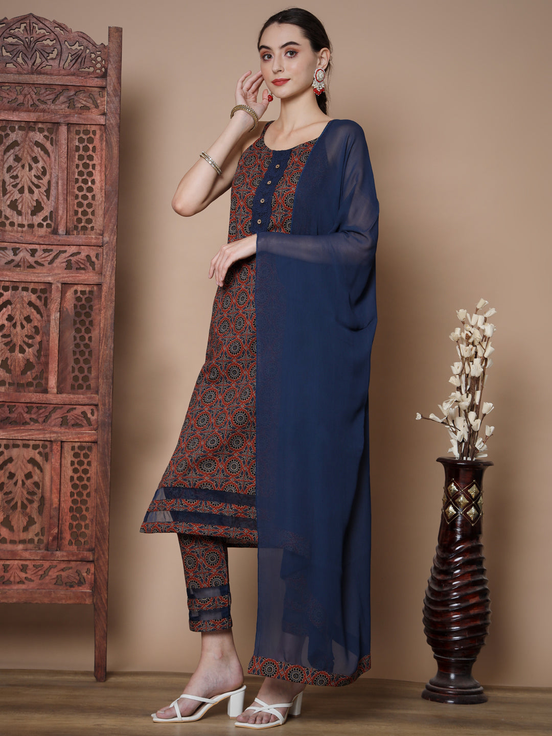 Women's Blue Straight Kurta & Trousers
