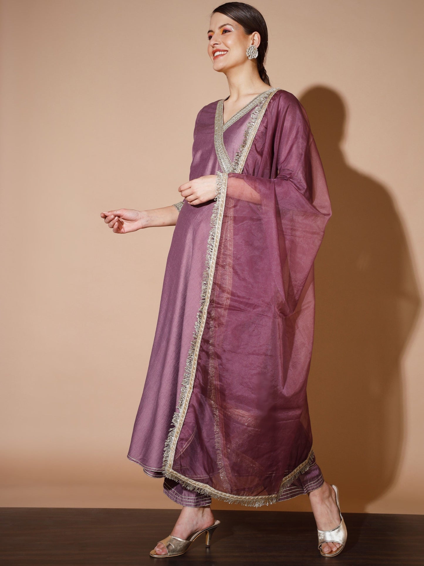 Women's Mauve Solid Kurta & Palazzos With Dupatta