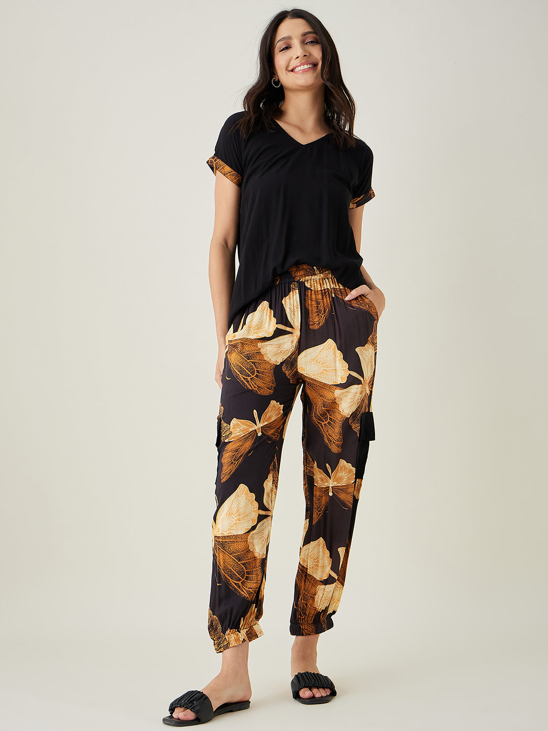 Women's Black Flutter Printed Pyjama Set