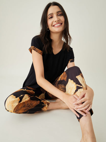 Women's Black Flutter Printed Pyjama Set