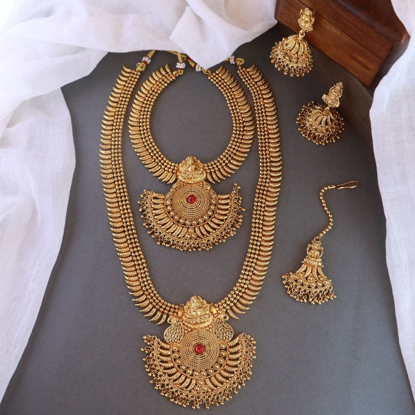 Women's 18K Gold Plated Traditional Style Choker Necklace Jewellery Set