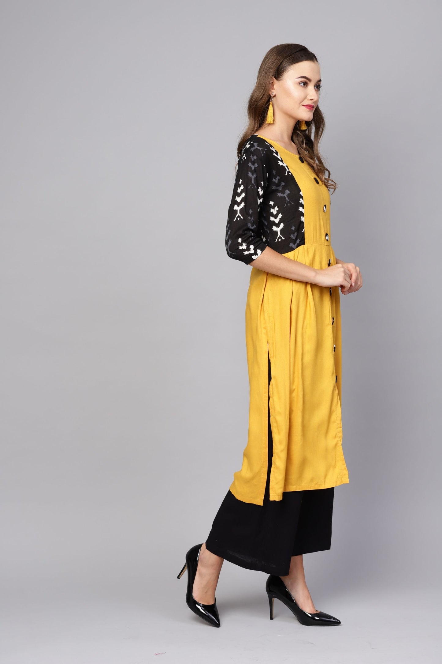 Women's Yellow Rayon Solid 3/4 Sleeve Round Neck Casual Kurta Only