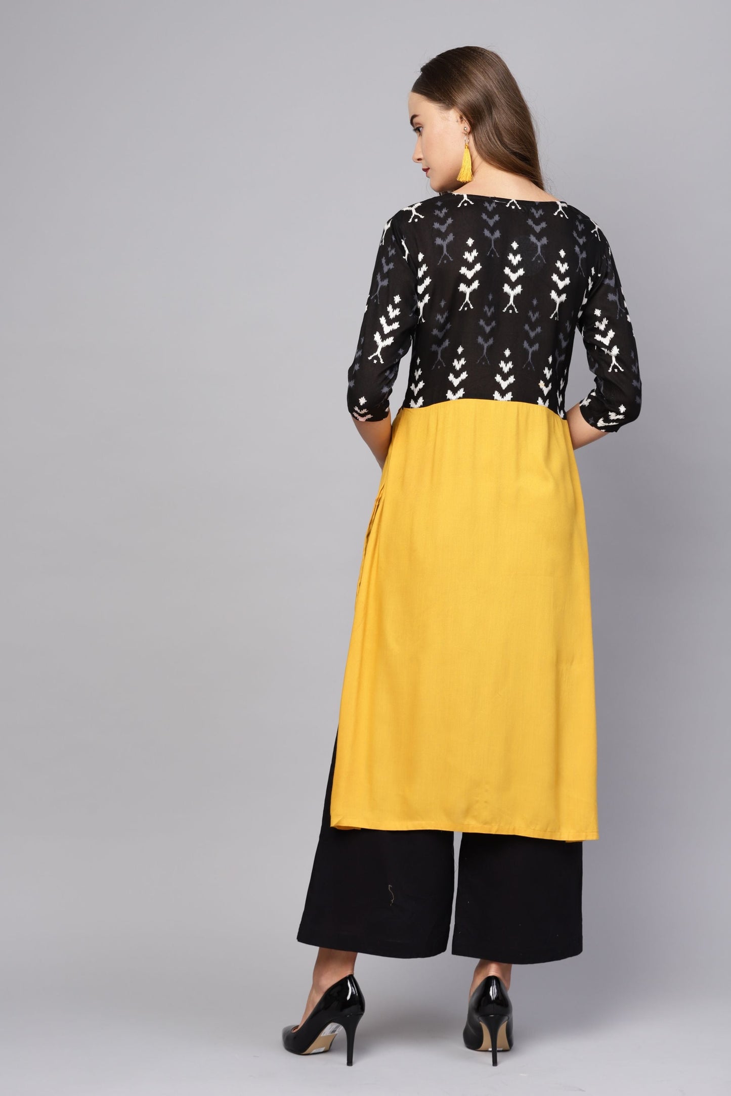 Women's Yellow Rayon Solid 3/4 Sleeve Round Neck Casual Kurta Only