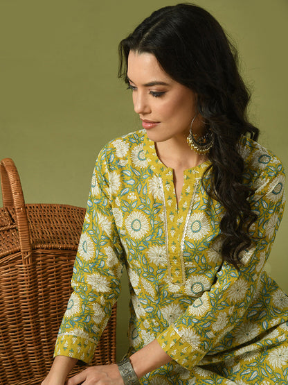 Women's  Multi Printed Cotton Straight Party Kurta Sets