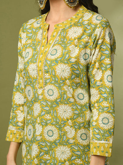 Women's  Multi Printed Cotton Straight Party Kurta Sets