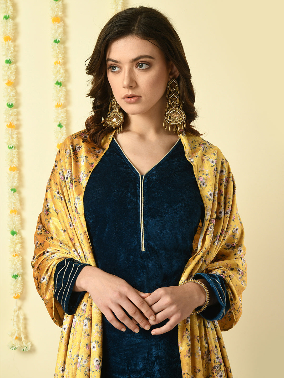 Women's Teal  Velvet Kurta & Trousers With Dupatta Party Sets
