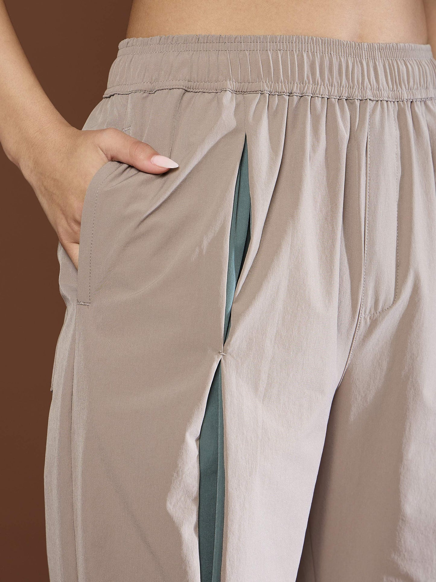 Women's Unisex Taupe Front Invert Pleat Baggy Parachute Pan