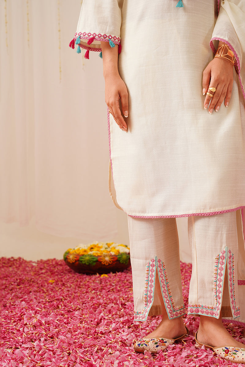 Women's Off White Viscose Rayon Solid Embroidered Straight Kurta Trouser With Dupatta