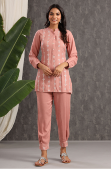 Women's Onionpink Rayon Embroidered Straight Kurta Pant Set