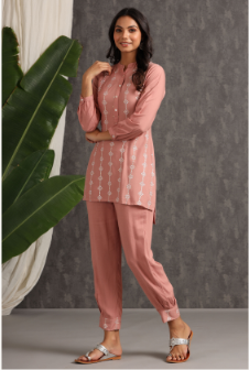 Women's Onionpink Rayon Embroidered Straight Kurta Pant Set