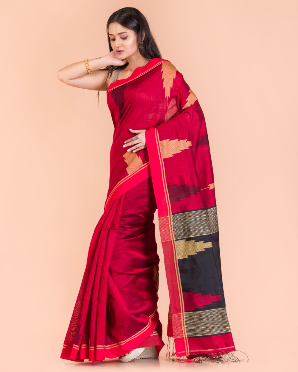 Women's Red Cotton Blend Handloom Saree
