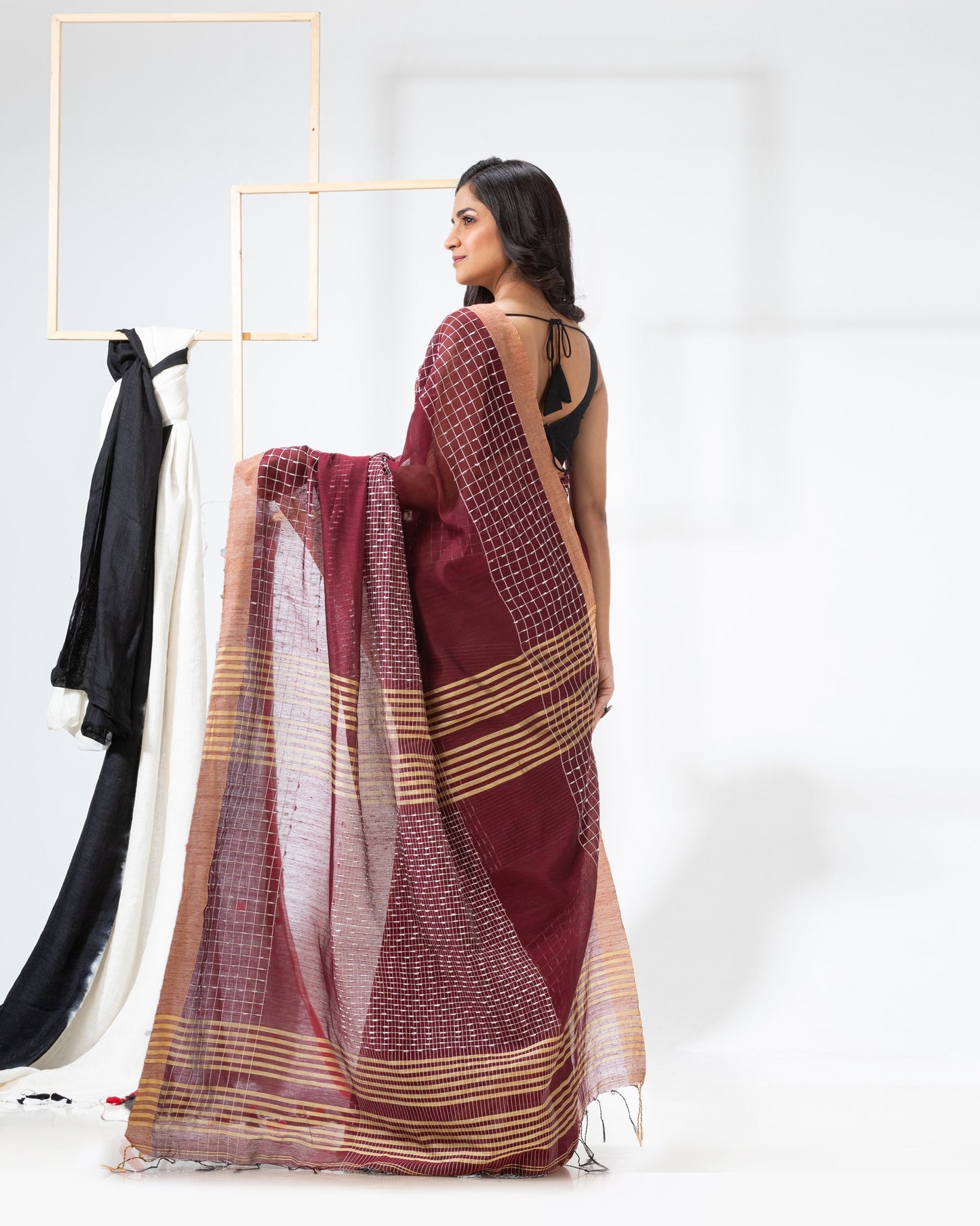 Women's Maroon Cotton Blend Handloom Saree