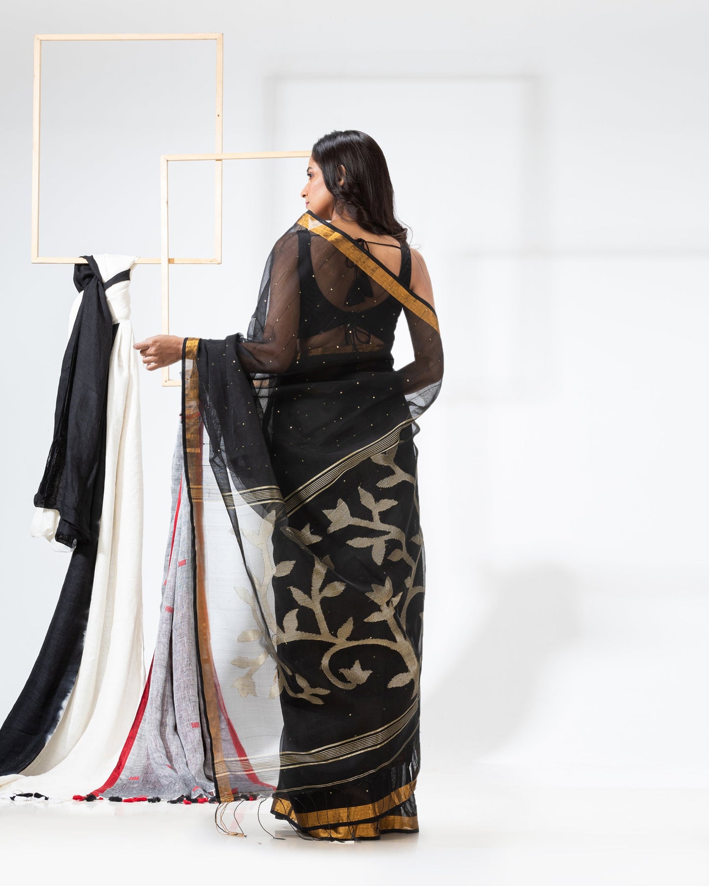 Women's Black Cotton Blend Handloom Jamdani Saree