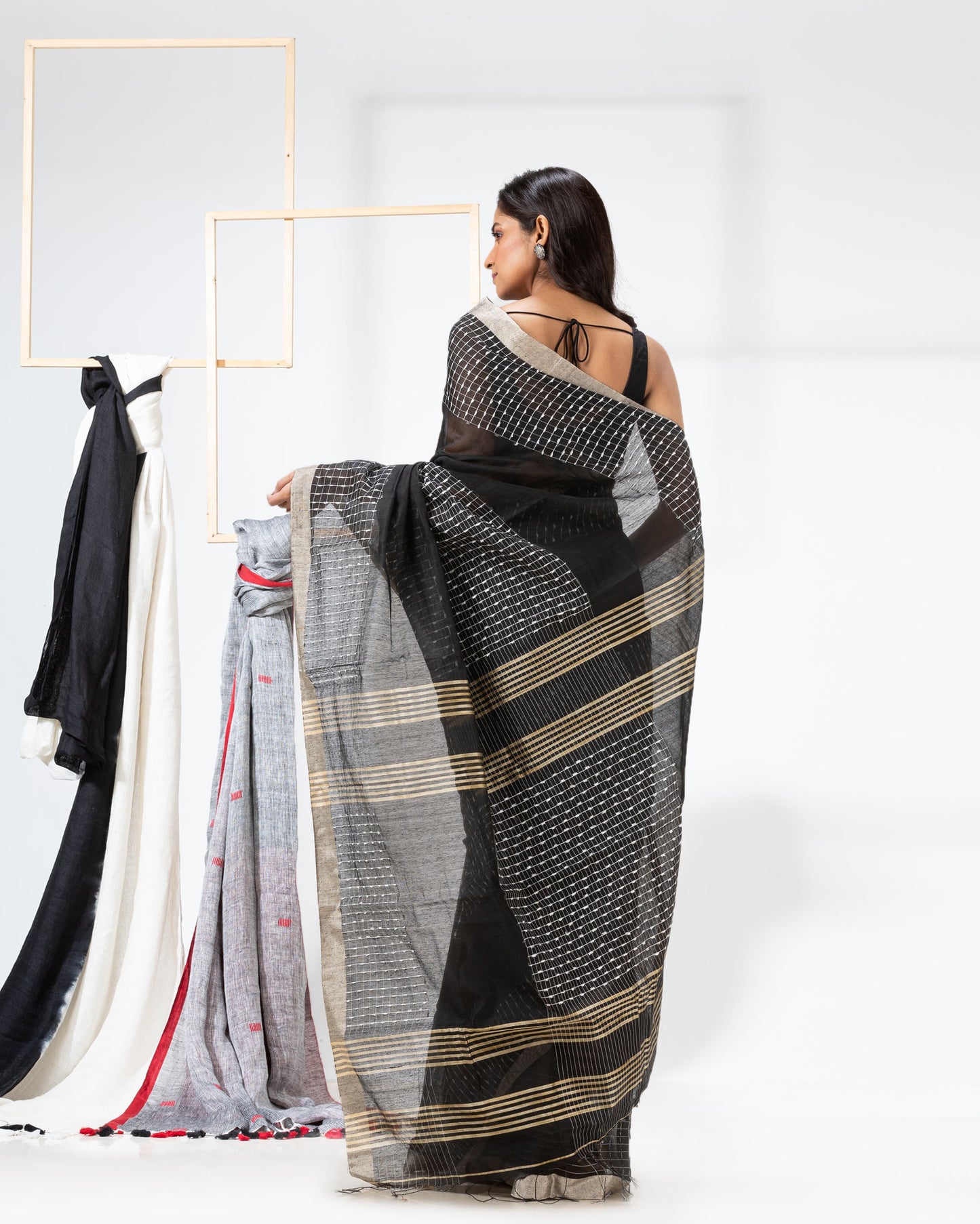 Women's Black Cotton Blend Handloom Saree