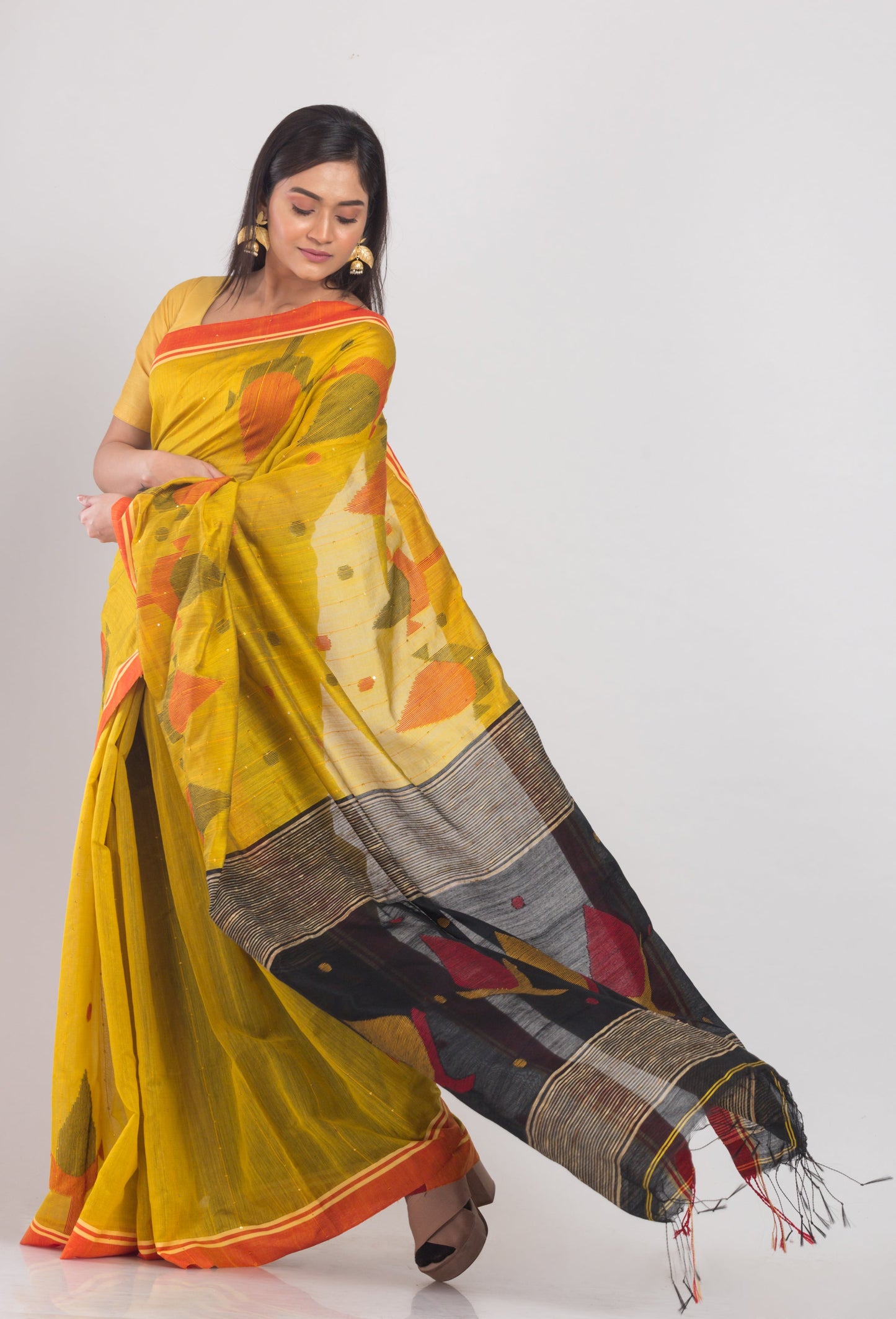 Women's Yellow Cotton Blend Handloom Jamdani Saree