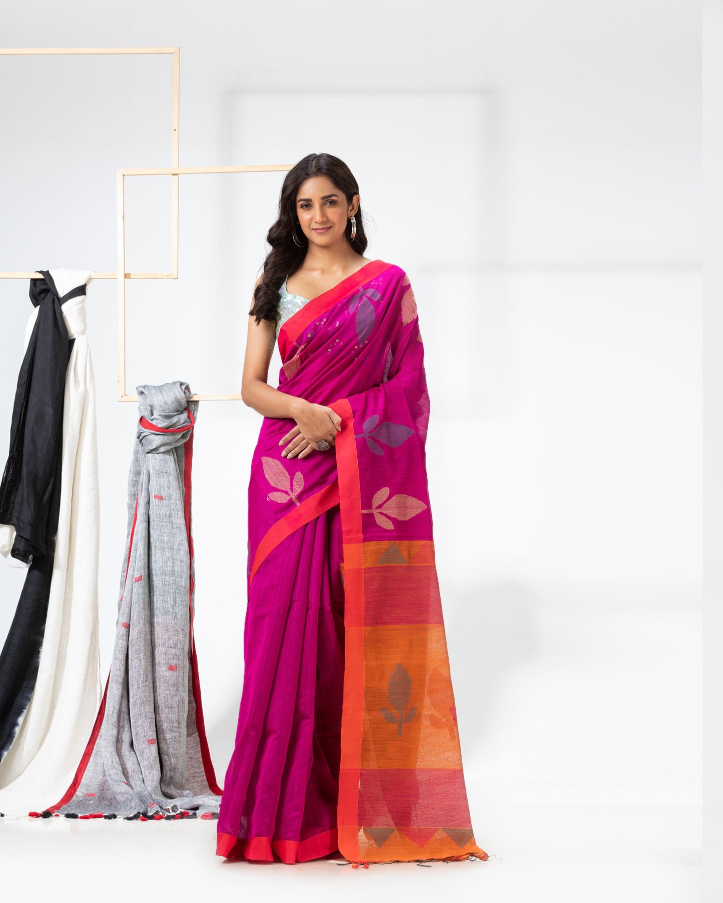 Women's Pink Cotton Blend Handloom Jamdani Saree