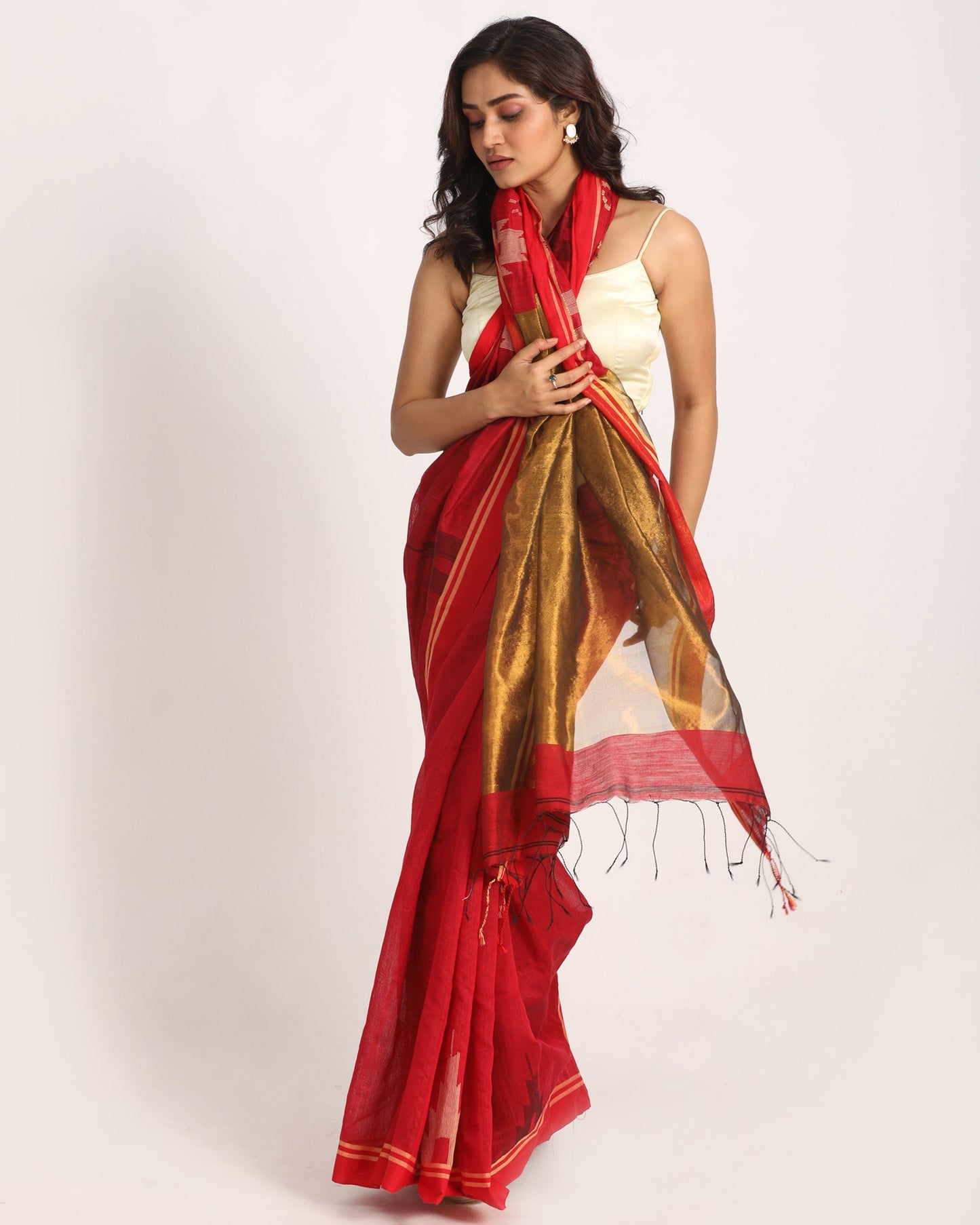 Women's Red Cotton Blend Handloom Saree