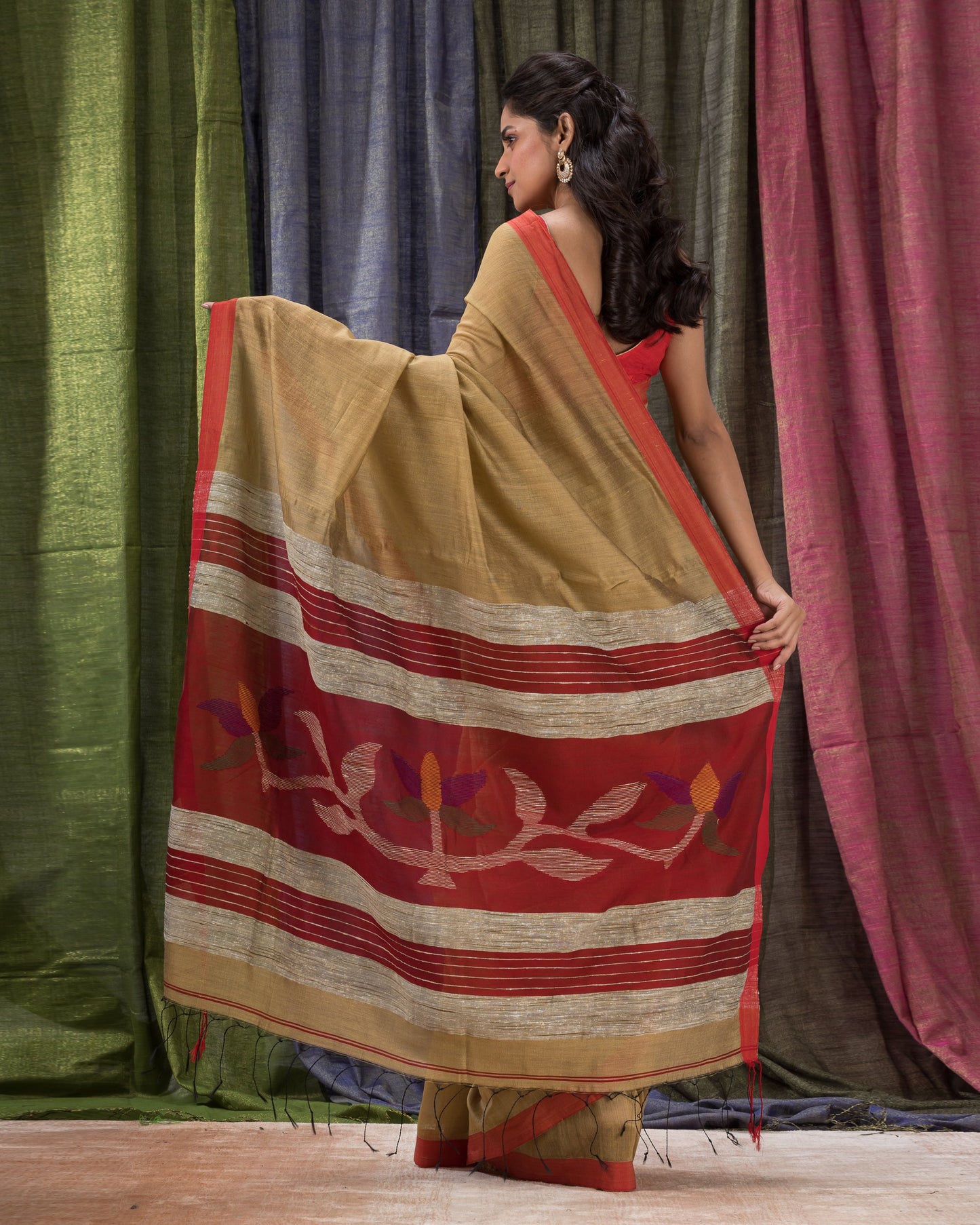 Women's Beige Cotton Blend Handloom Jamdani Saree