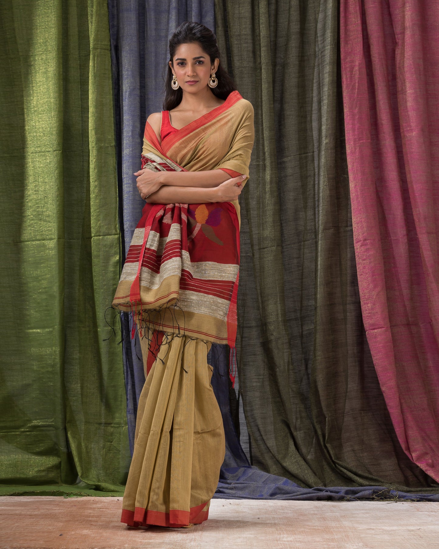 Women's Beige Cotton Blend Handloom Jamdani Saree