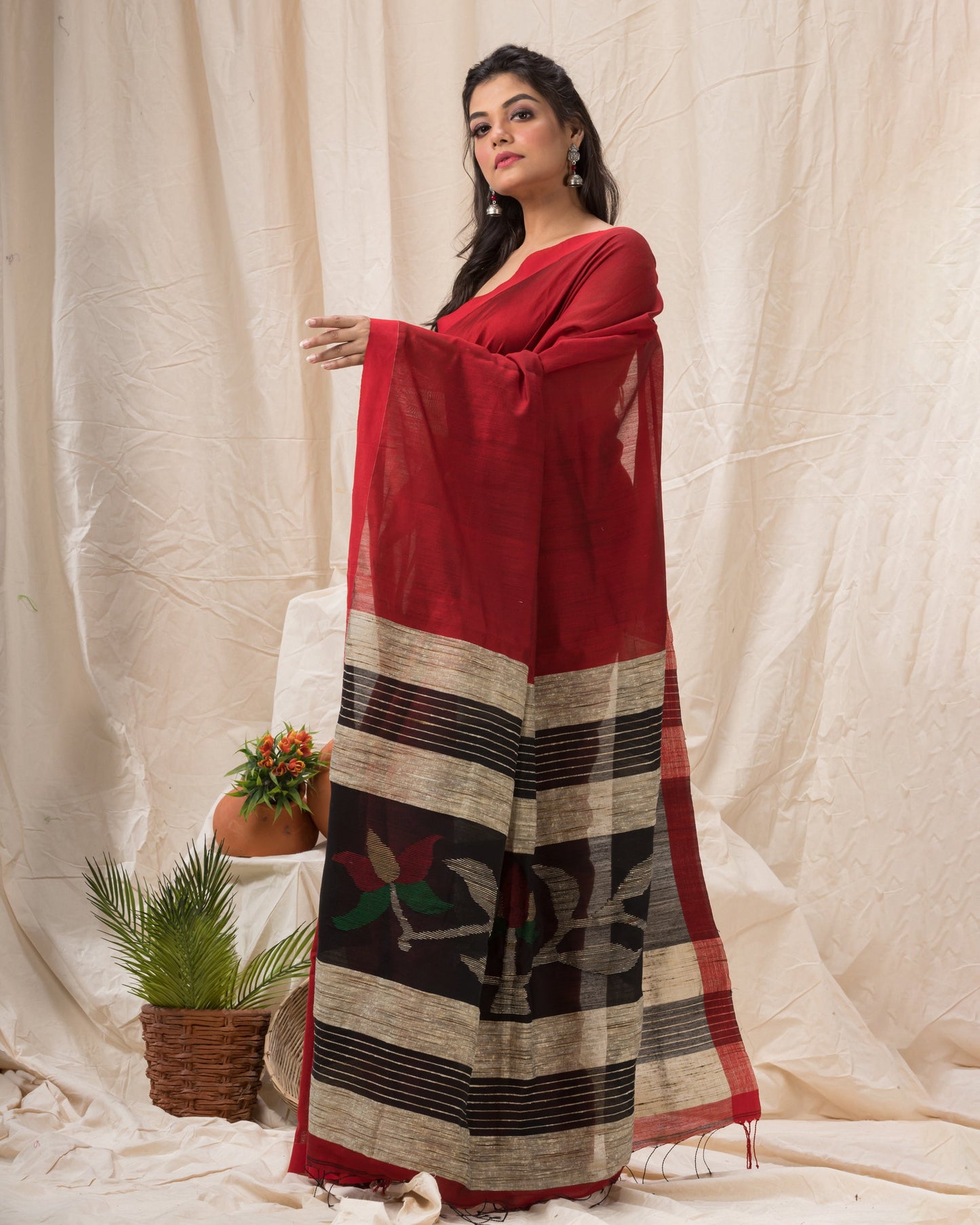 Women's Red Cotton Blend Handloom Jamdani Saree