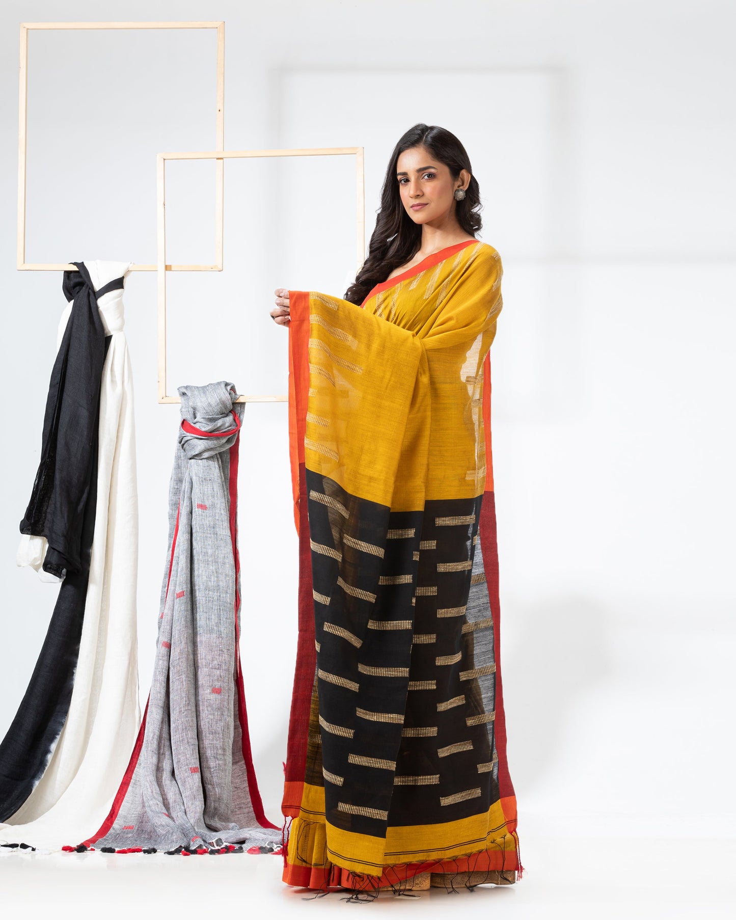 Women's Yellow Cotton Blend Handloom Jamdani Saree