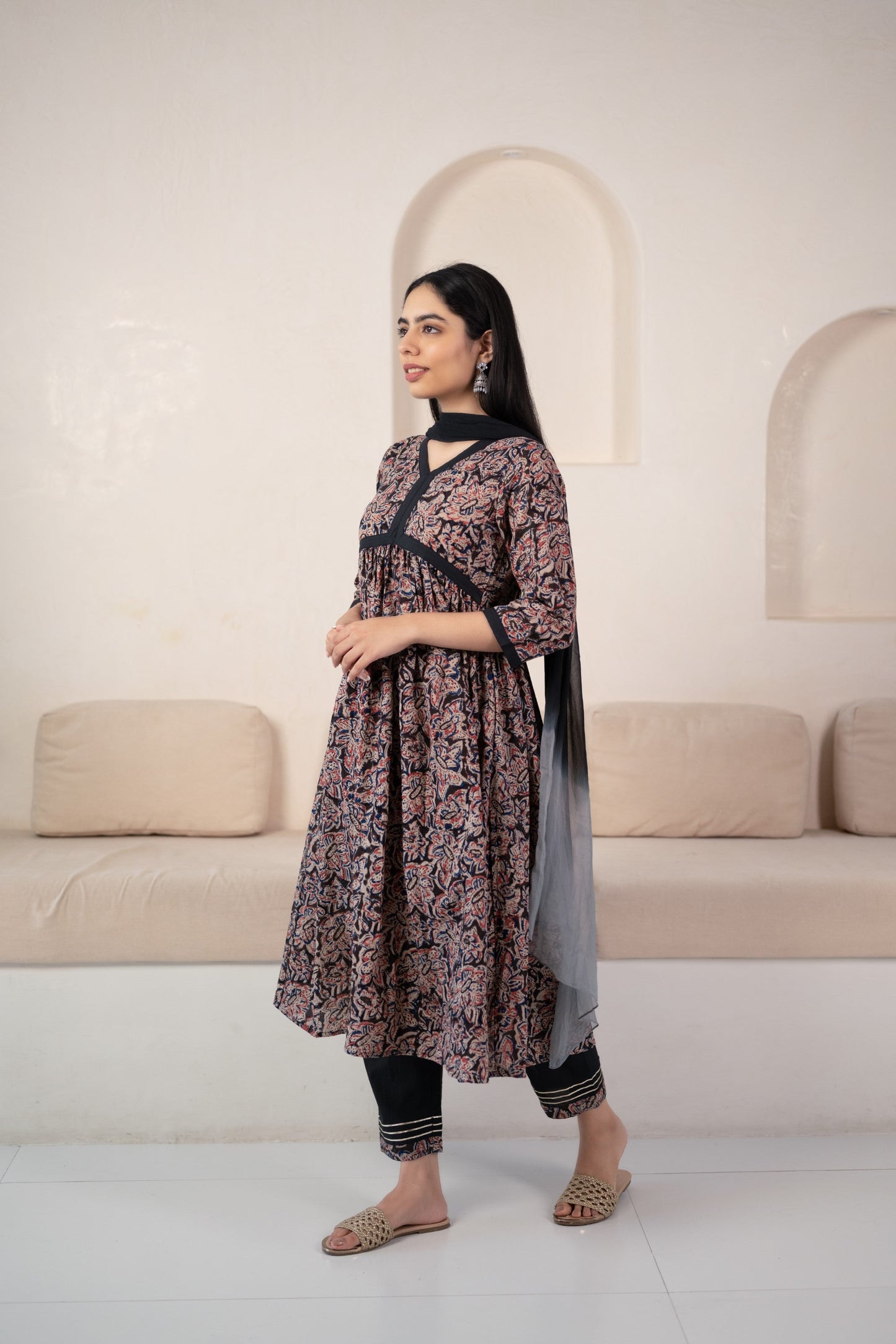 Womenâ€™s Black Printed Kurta with pant set by Myshka