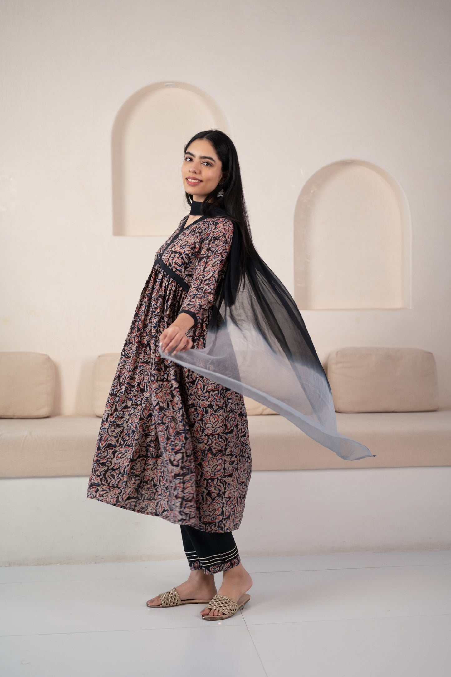 Womenâ€™s Black Printed Kurta with pant set by Myshka