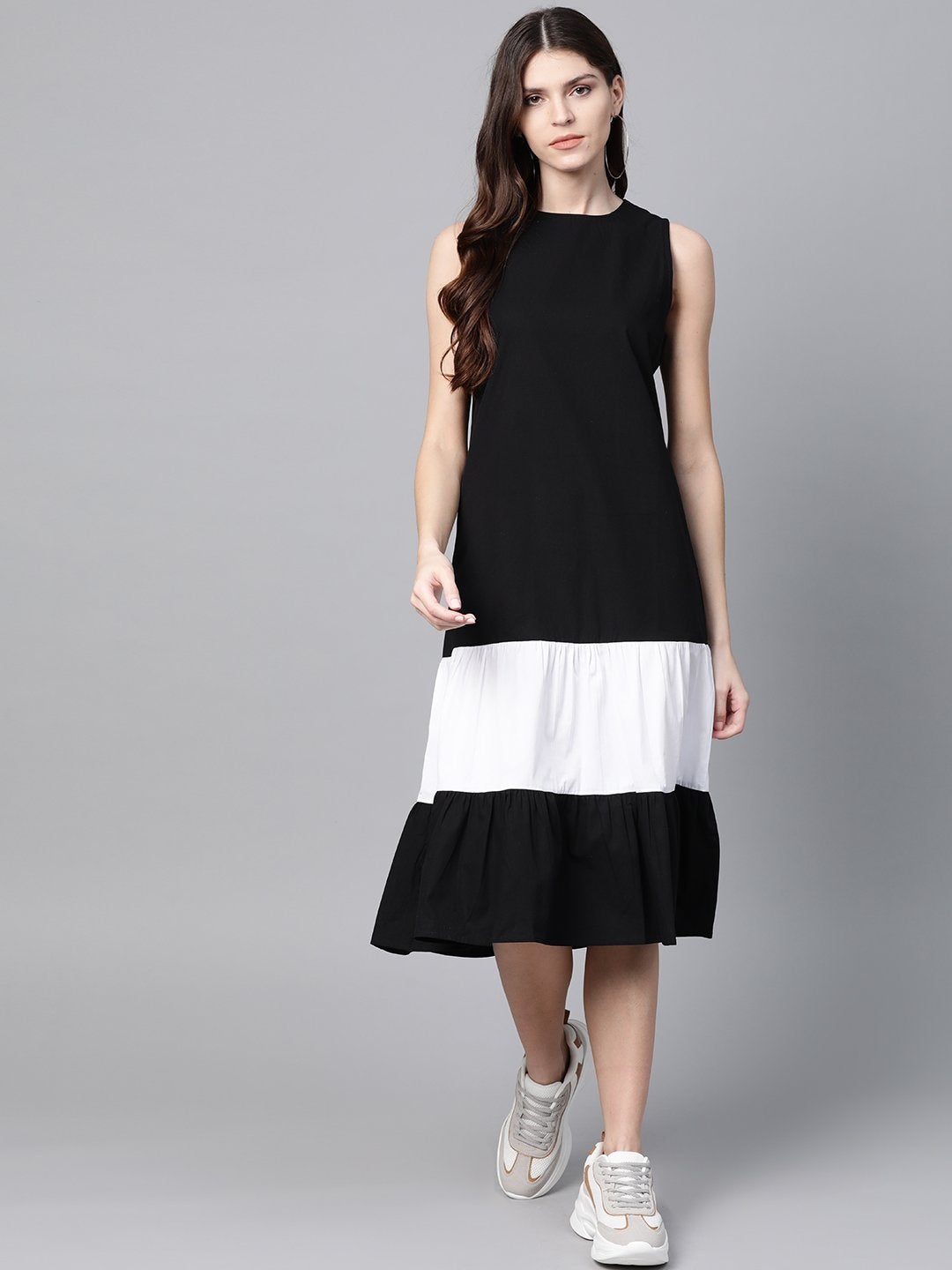 Women's Black & White Sleeveless Tiered Dress
