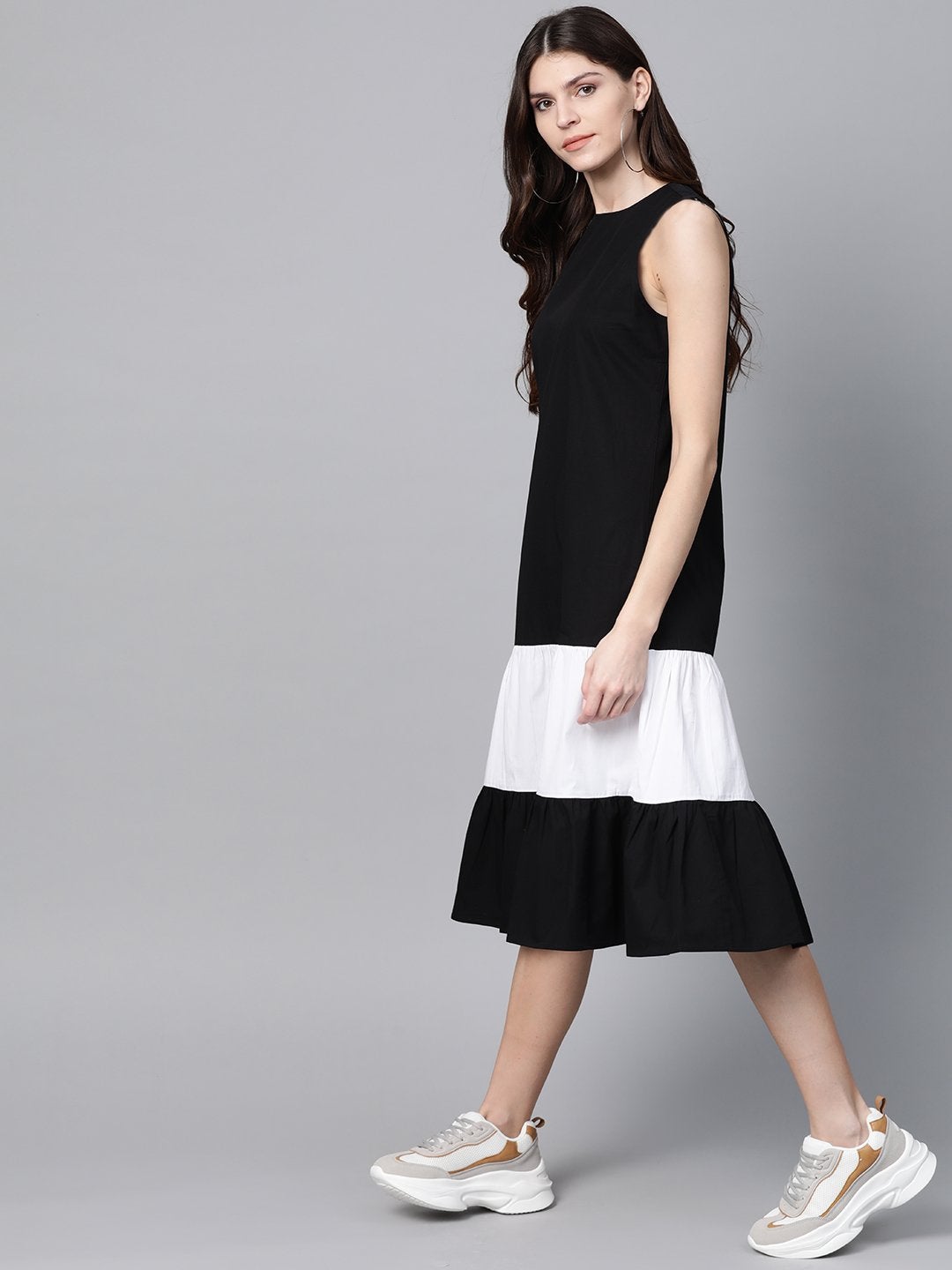 Women's Black & White Sleeveless Tiered Dress