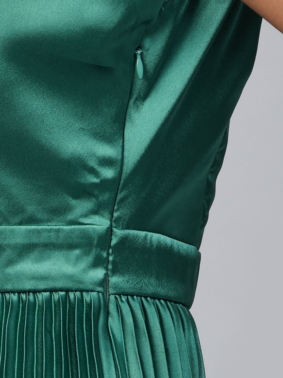 Women's Green Satin V-Neck Pleated Midi Dress