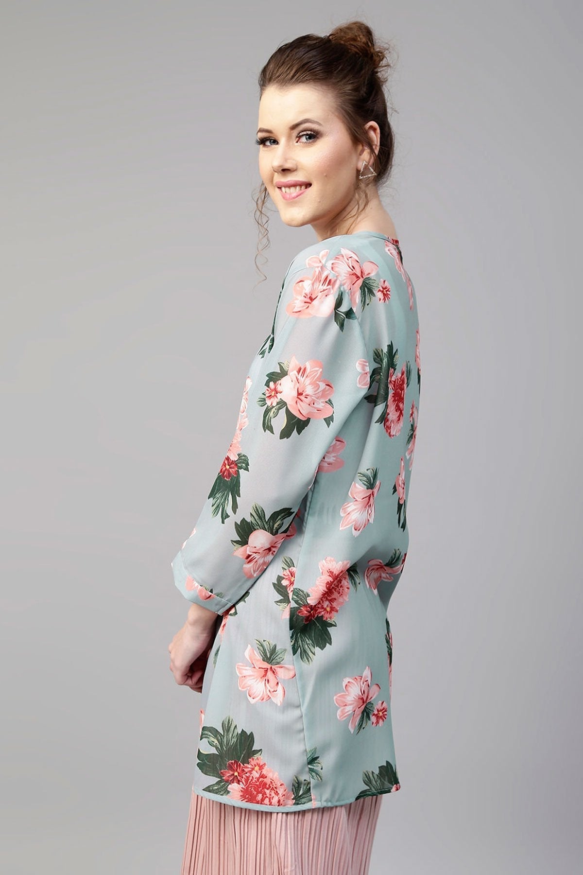 Women's Blue Floral Shrug