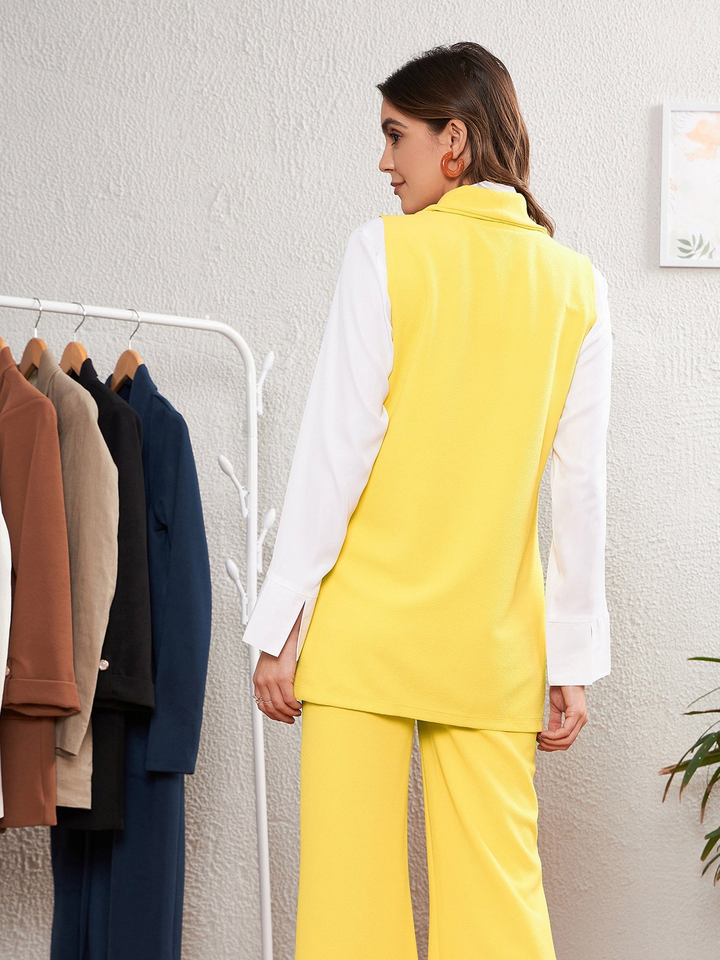 Women's Yellow Double-Breast Sleeveless Longline Blazer