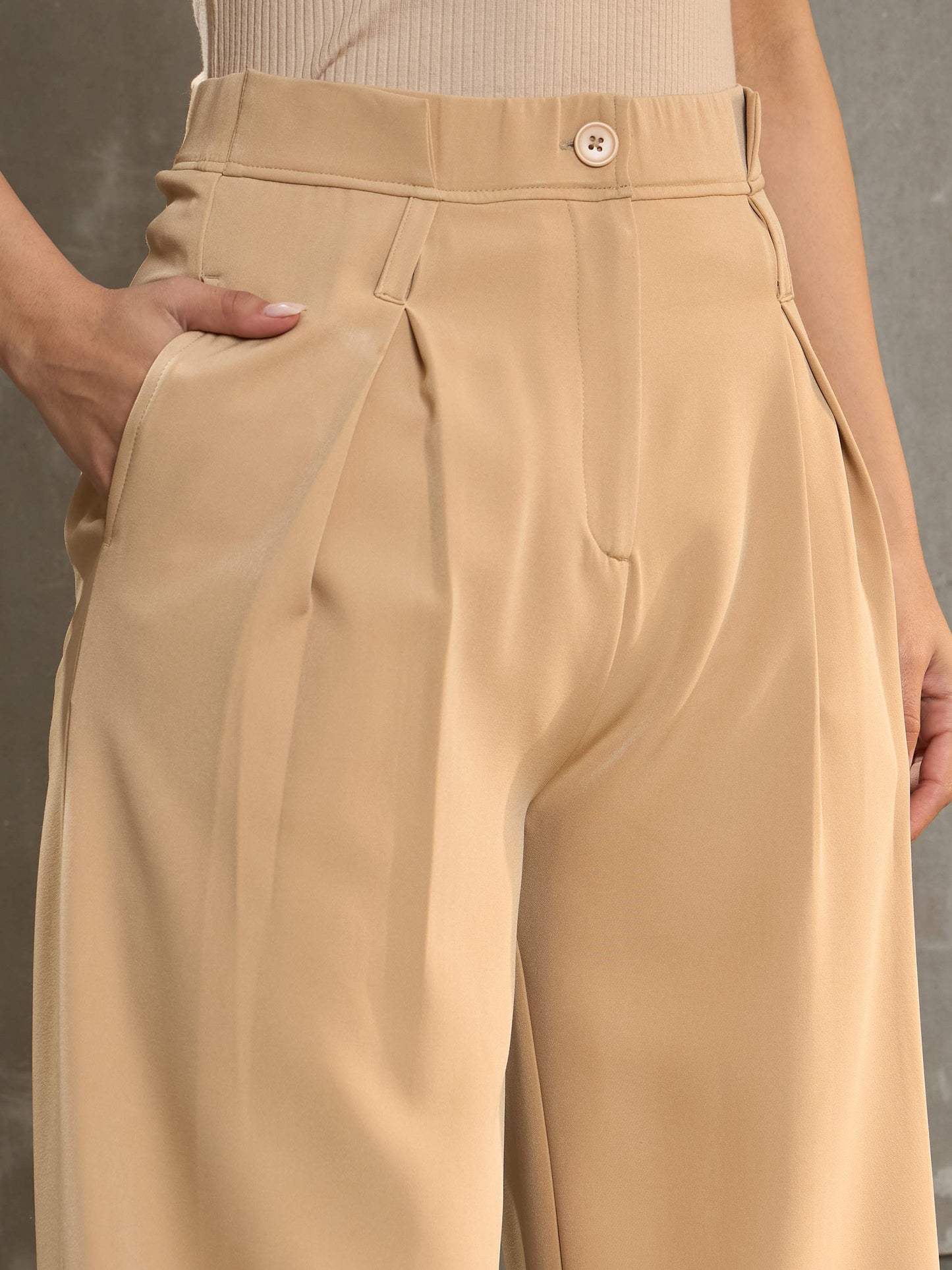 Women's Beige Front Pleated High Rise Pan