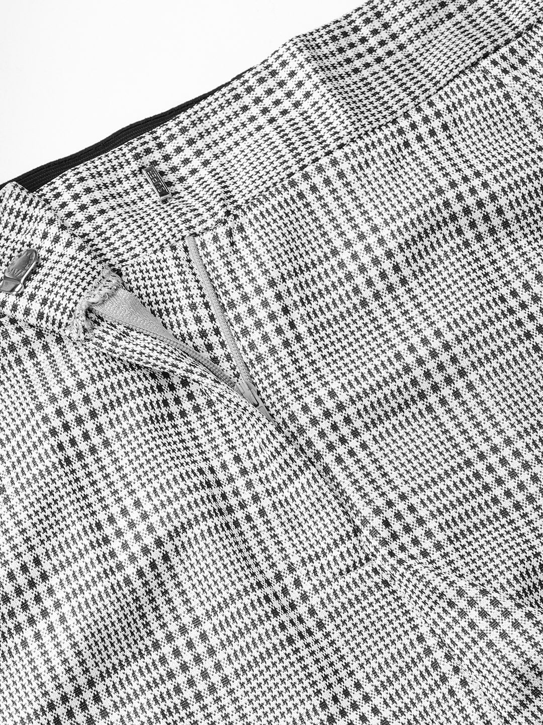 Women's Black & Grey Check Tapered Pant