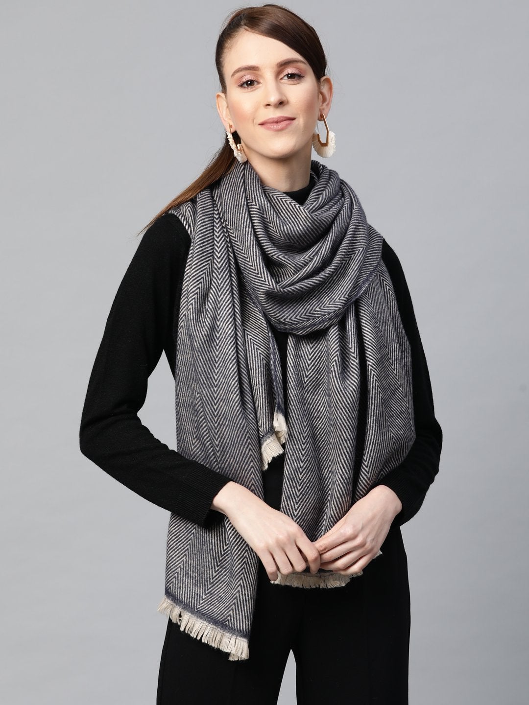 Women's Grey Cotton Acrylic Fisherman Stole