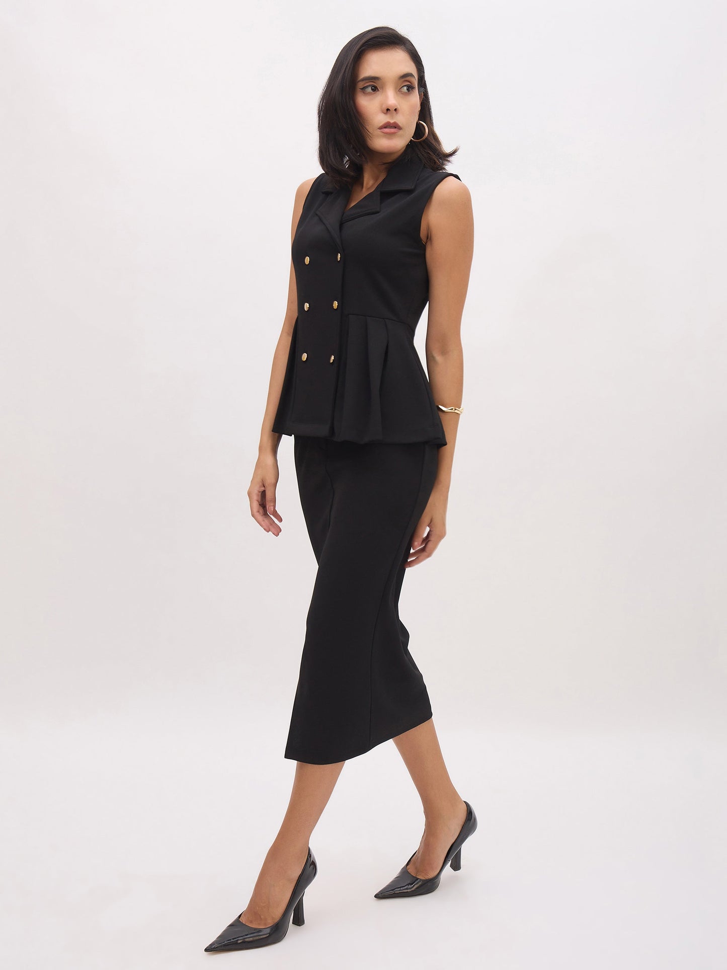 Women's Black Sleeveless Notched Button Top With Skirt
