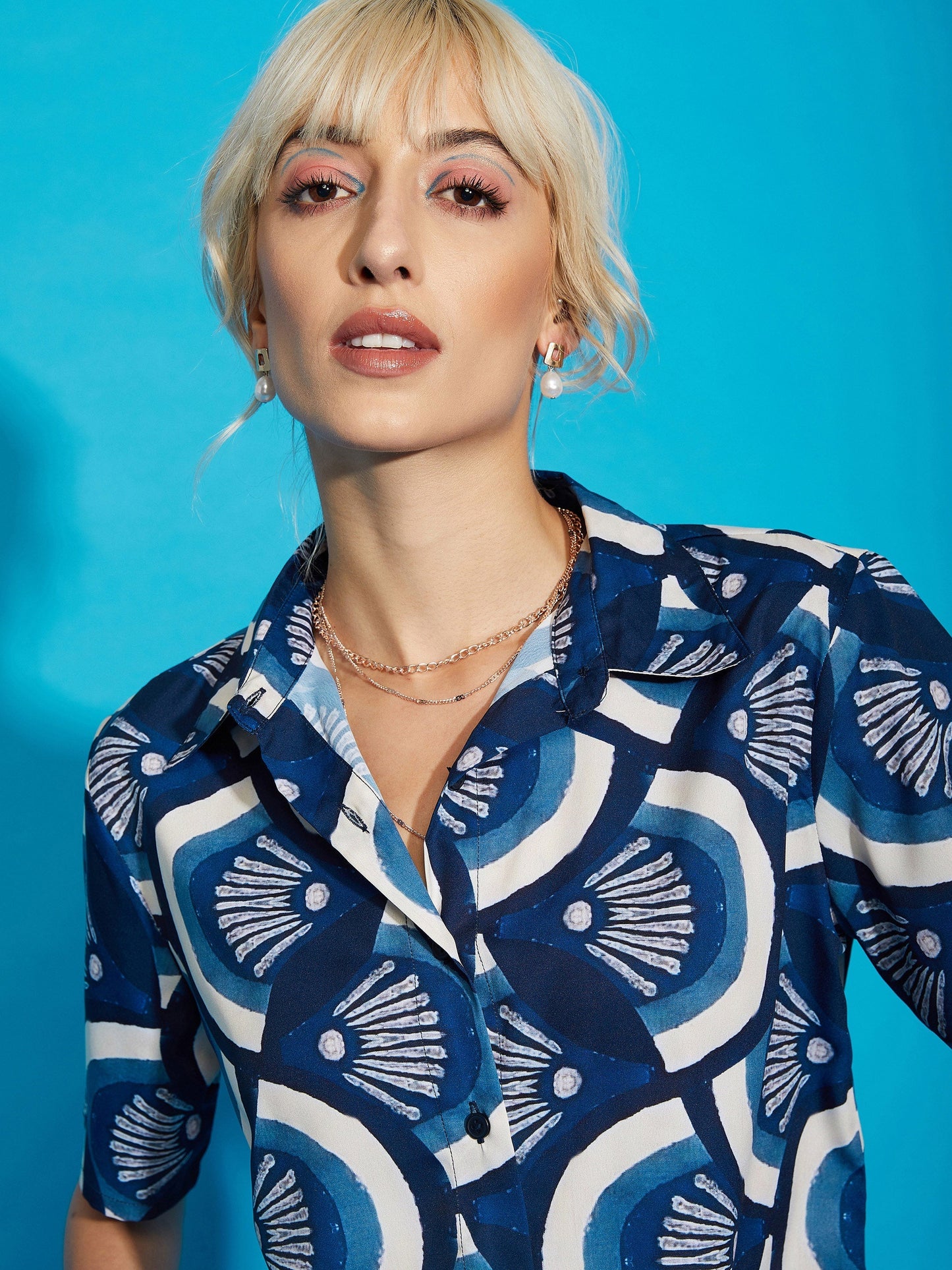 Women's Indigo Geometric Crop Shirt With Straight Pants