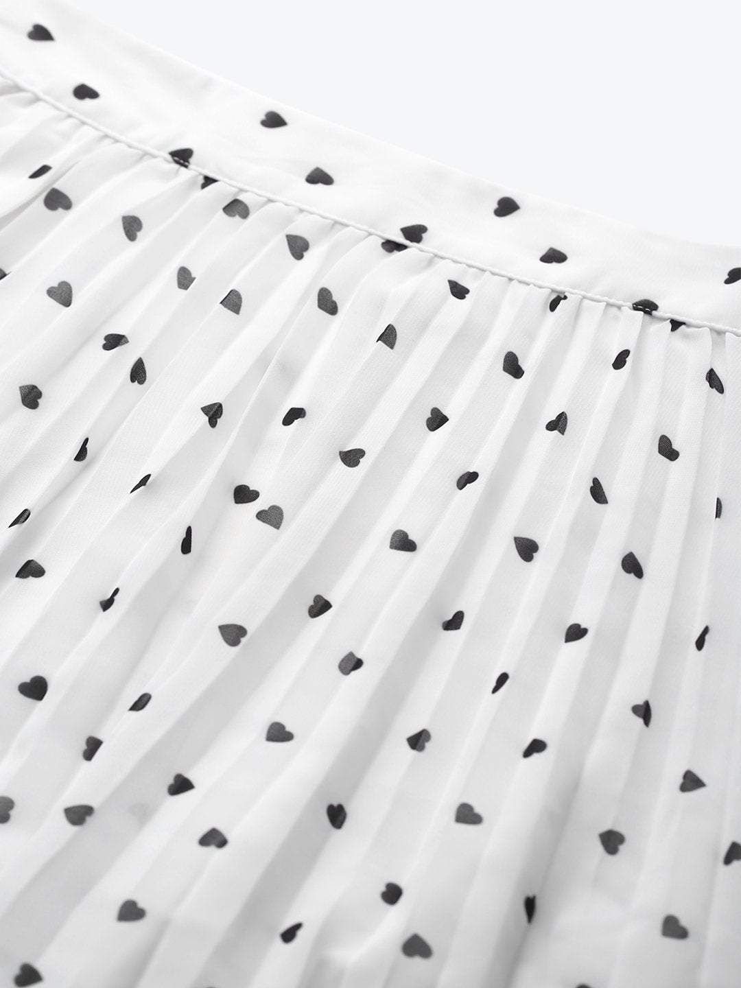 Women's White Pleated Mini Skirt With Black Hearts