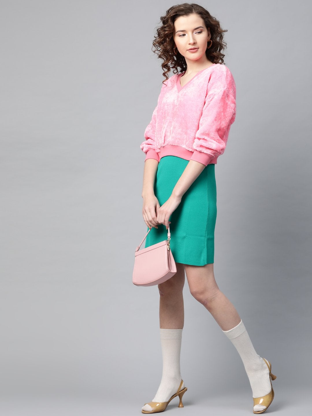 Women's Pink V-Neck Faux Fur Crop Sweatshirt
