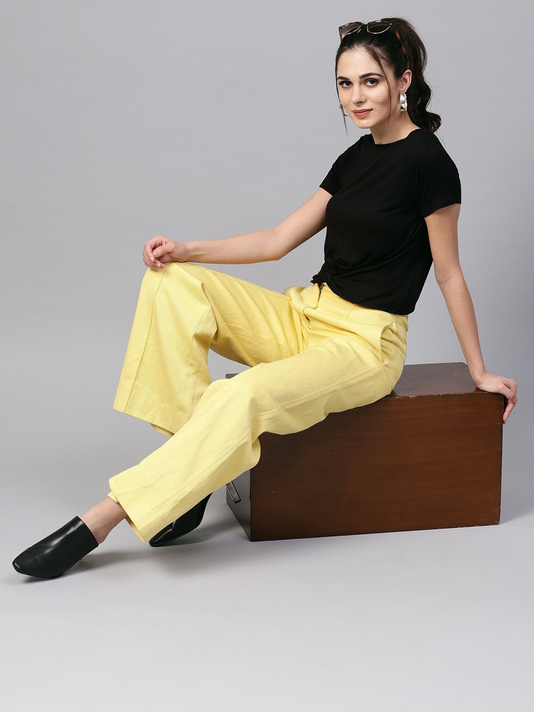 Women's Black Knot Hem Crop Tee