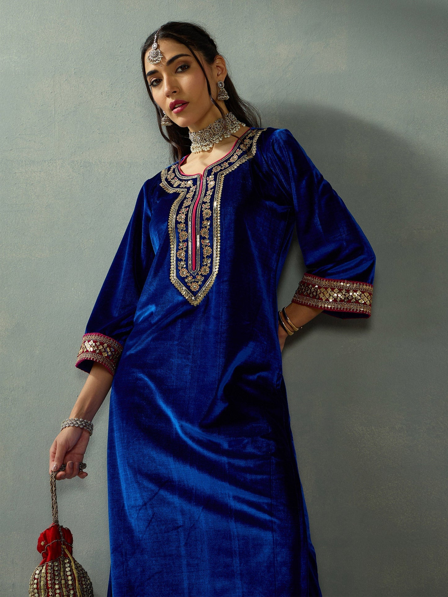 Women's Blue Embroidered Kurta