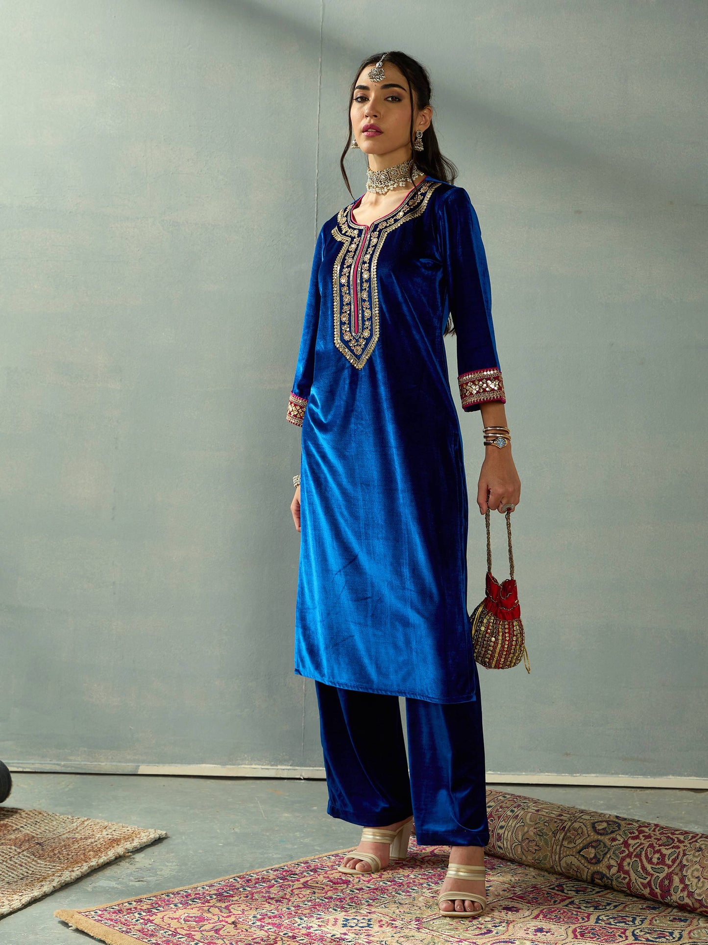 Women's Blue Embroidered Kurta
