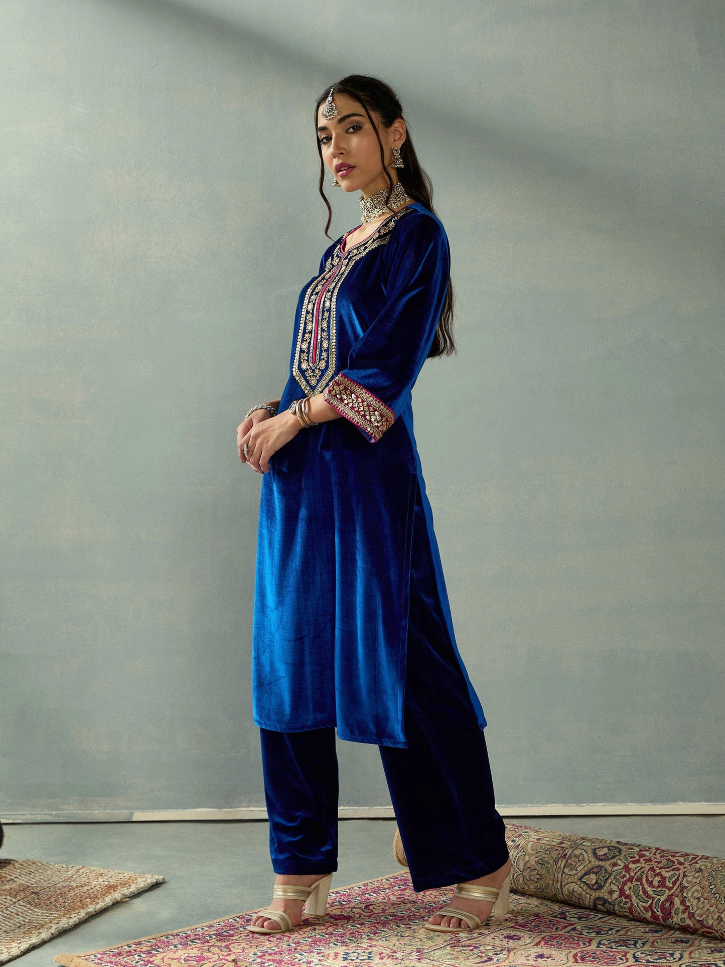 Women's Blue Embroidered Kurta