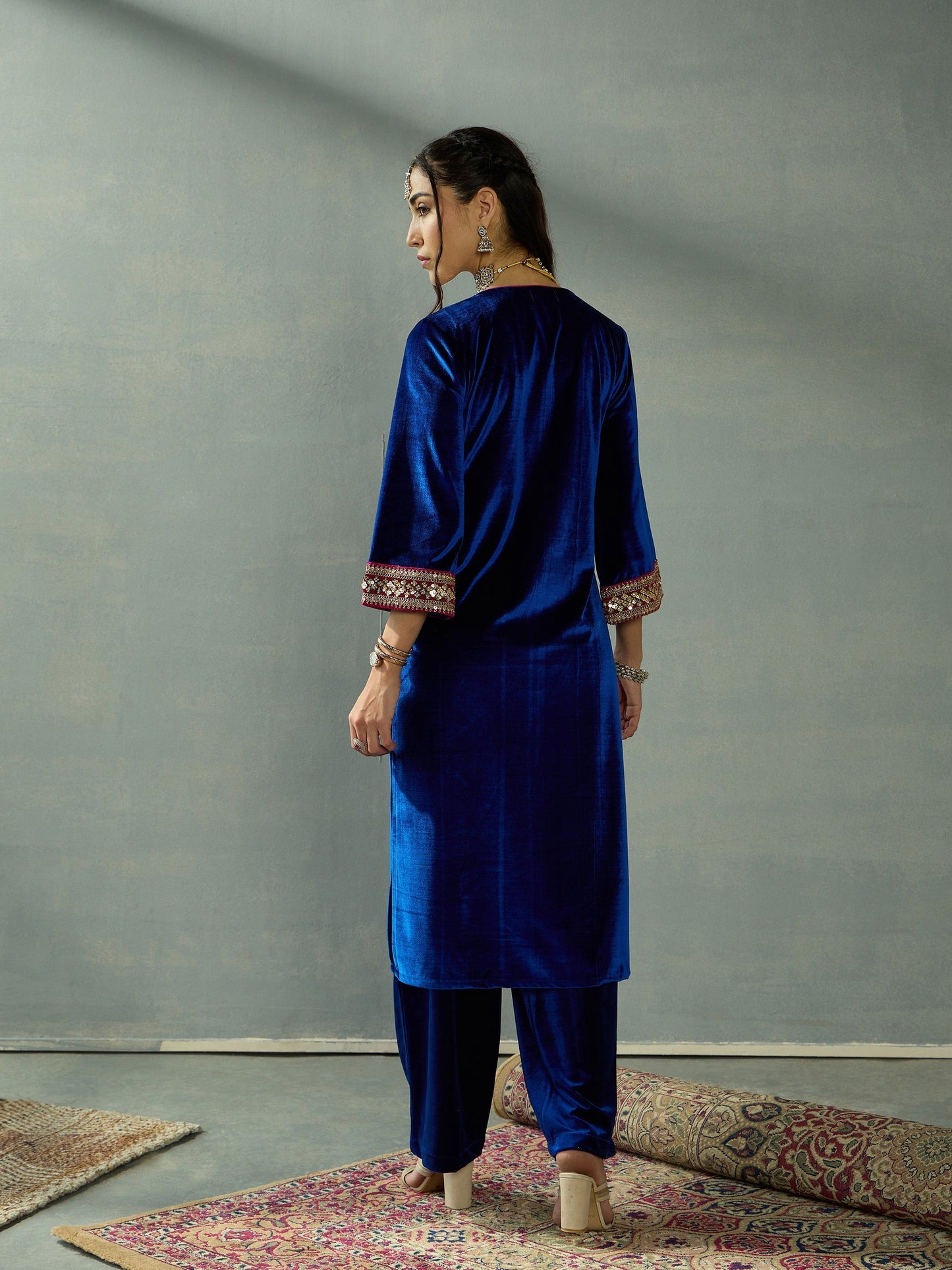 Women's Blue Embroidered Kurta