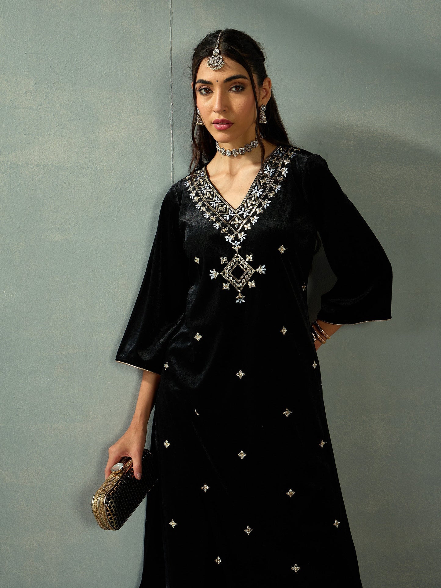 Women's Black Embroidered Kurta