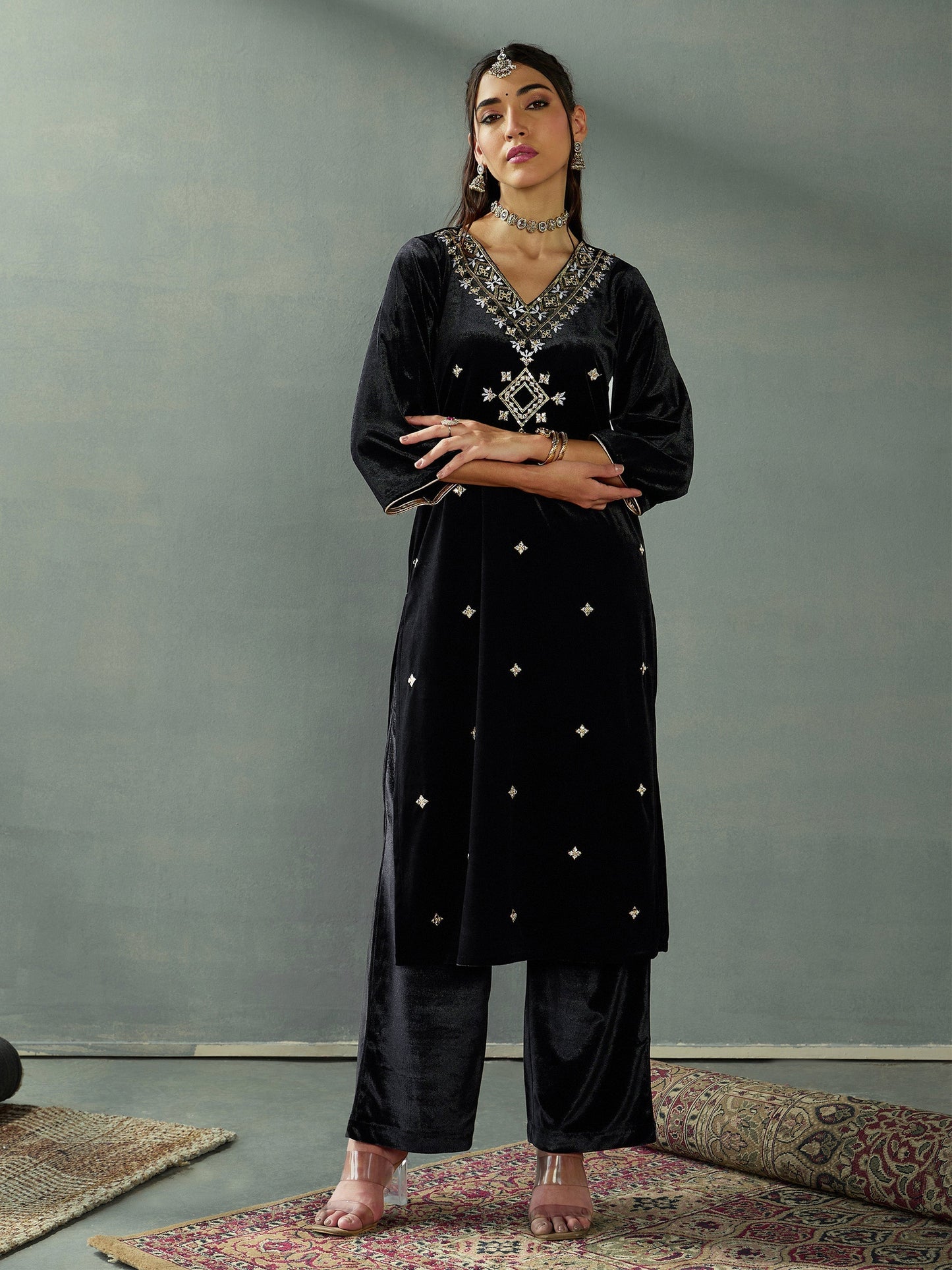 Women's Black Embroidered Kurta