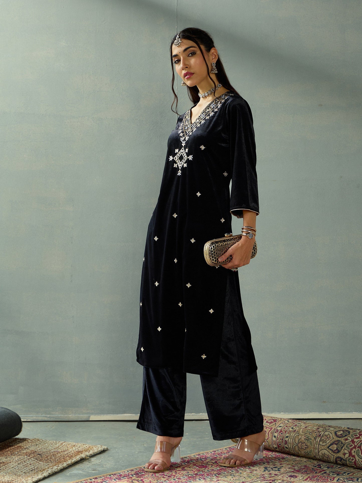 Women's Black Embroidered Kurta