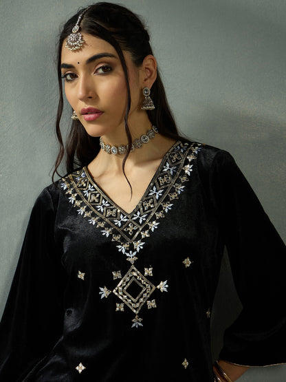 Women's Black Embroidered Kurta