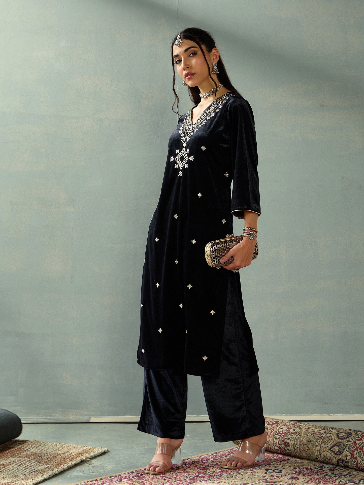Women's Black Embroidered Kurta Set