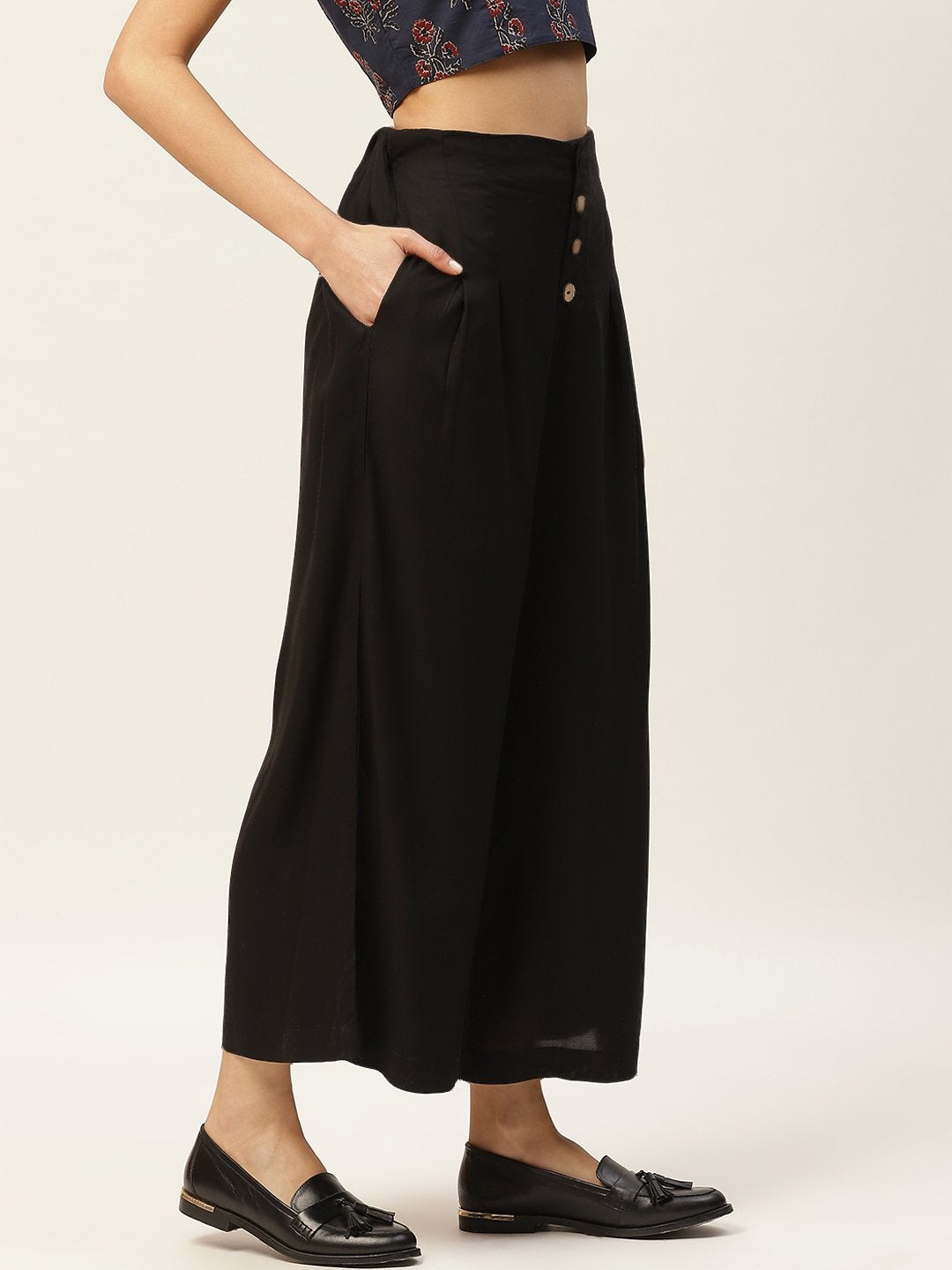 Women's Black Front Button Pleated Culottes